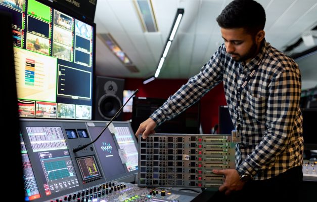 thisisengineering-raeng-rs7M_r4SpuI-unsplash-min